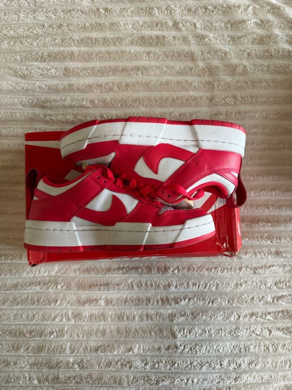 WOMEN NIKE DUNK LIW DISRUPT (RED SIREN)